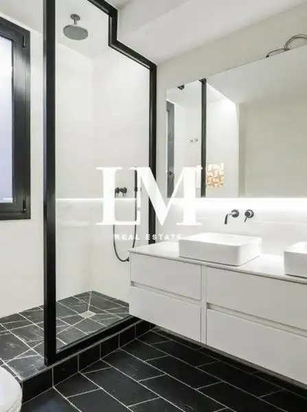 Bany de Apartament en venda en Barcelona amb Aire condicionat, Terrassa i Balcó
