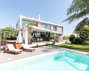 Vista exterior de Casa o xalet en venda en El Vendrell amb Calefacció, Jardí privat i Terrassa