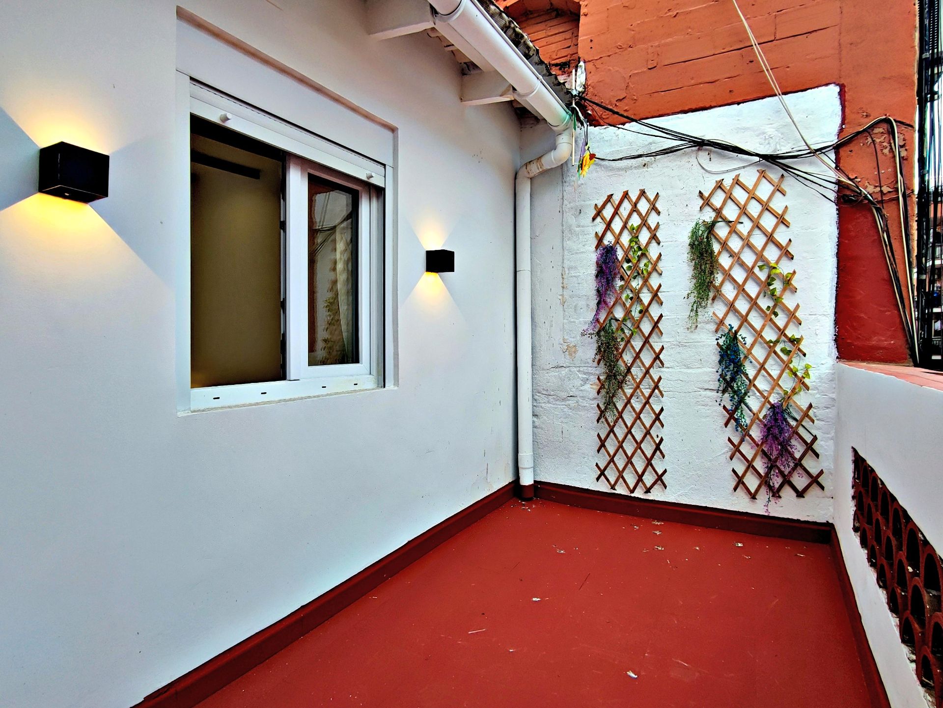 Balcony of Attic for sale in L'Hospitalet de Llobregat  with Parquet flooring, Terrace and Furnished