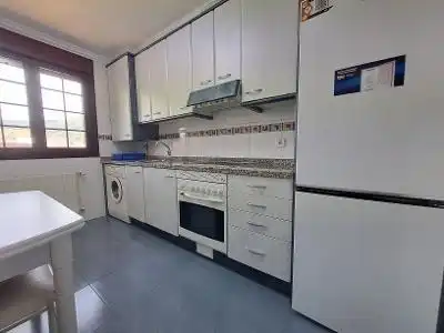 Küche von Wohnung zur Miete in Oviedo  mit Parkett und Möbliert