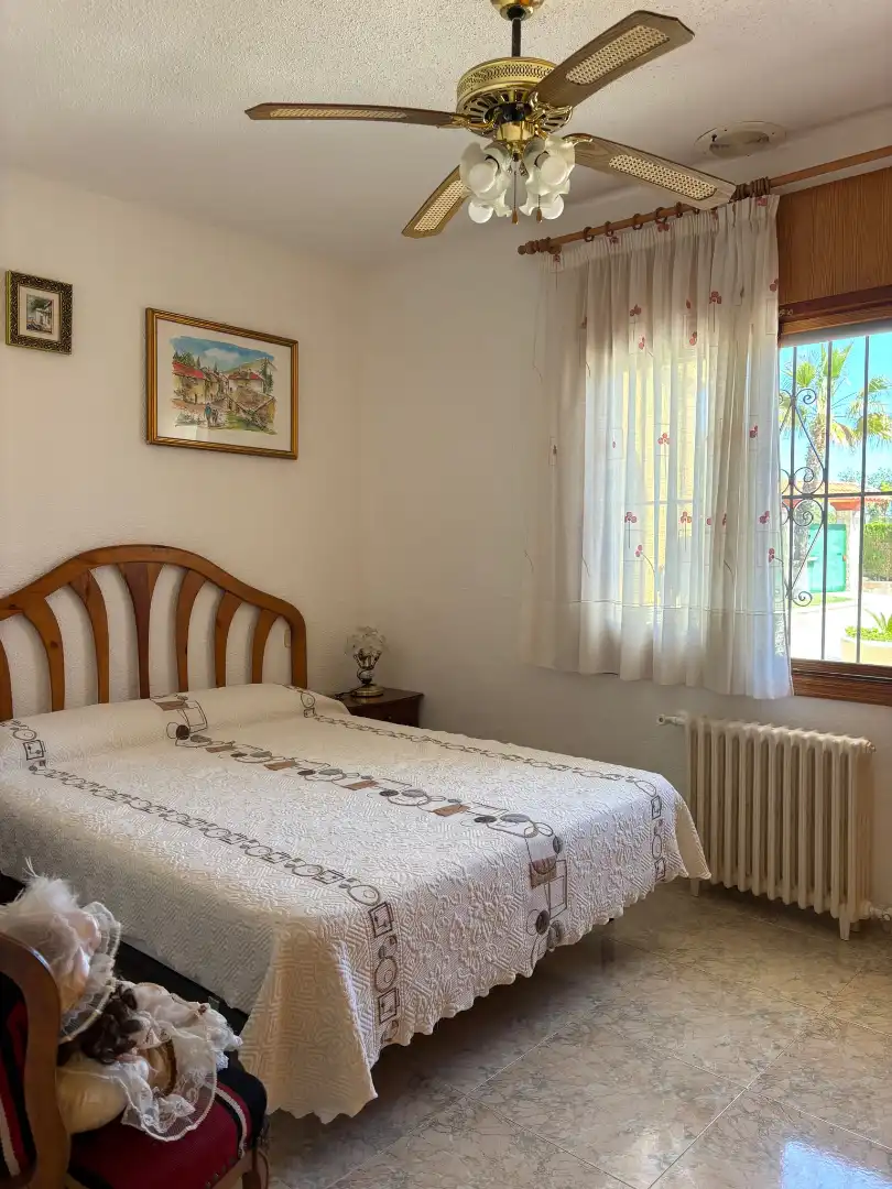 Dormitori de Casa o xalet en venda en Elche / Elx amb Aire condicionat, Calefacció i Jardí privat
