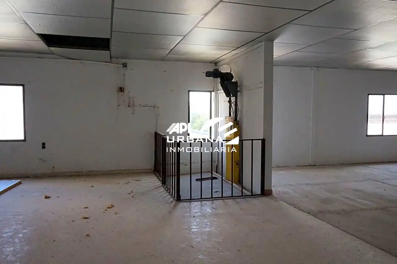 Nau industrial en venda en Lucena