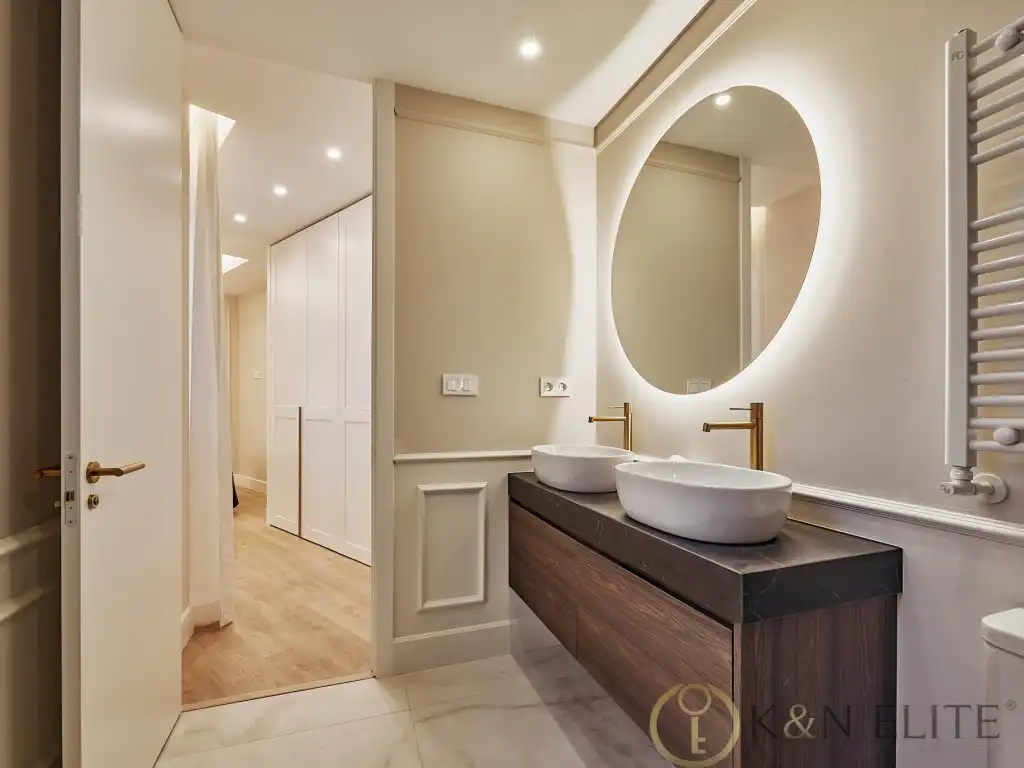 Bathroom of Attic for sale in Madrid  with Air Conditioner, Terrace and Swimming Pool