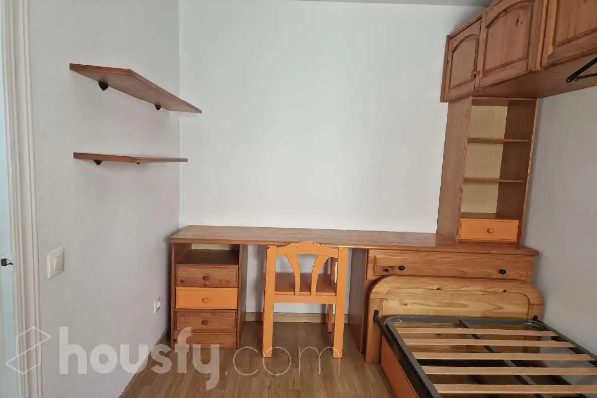 Dormitori de Pis de lloguer en El Ejido amb Aire condicionat, Traster i Moblat