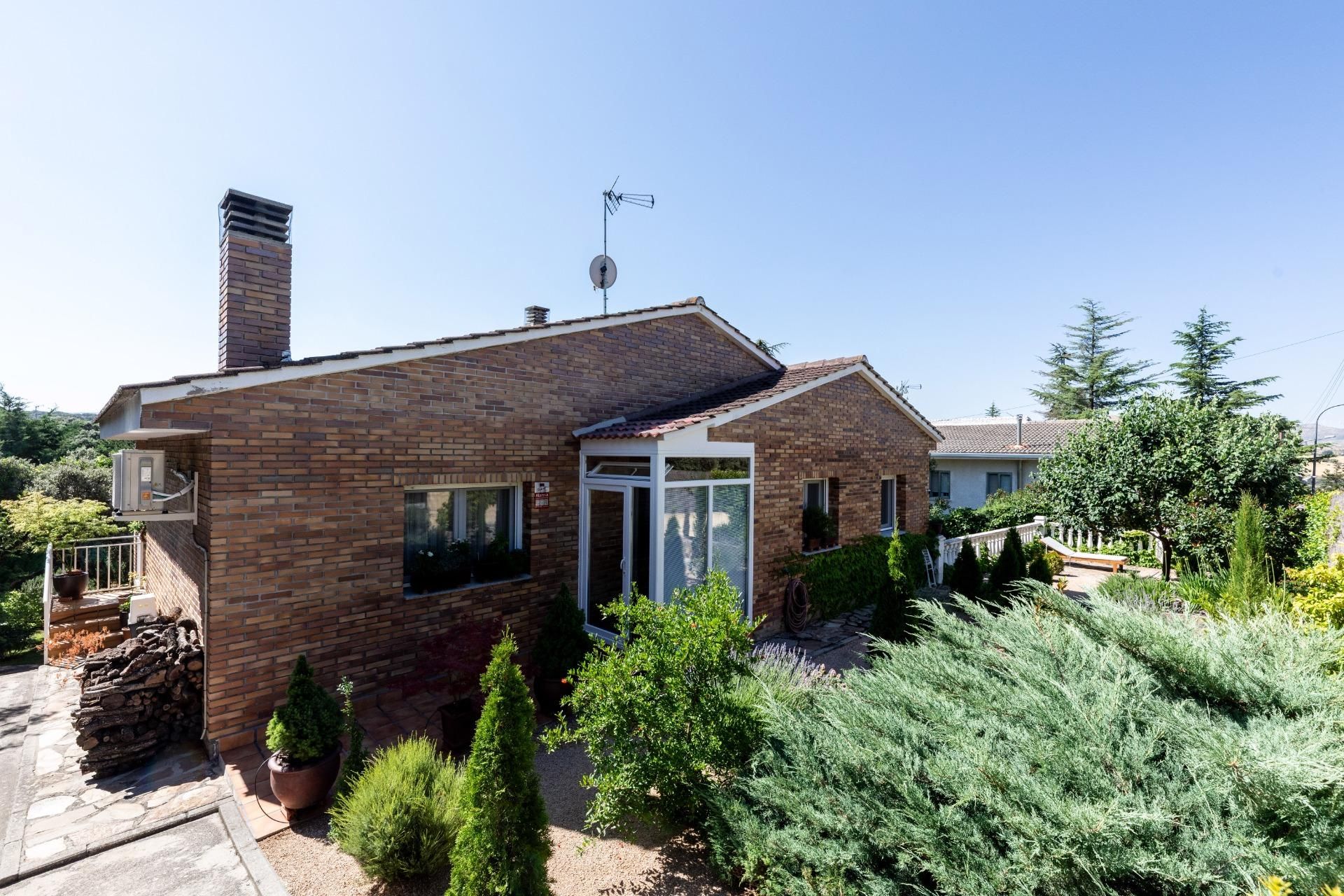 Exterior view of House or chalet for sale in Ituero y Lama  with Air Conditioner, Heating and Swimming Pool