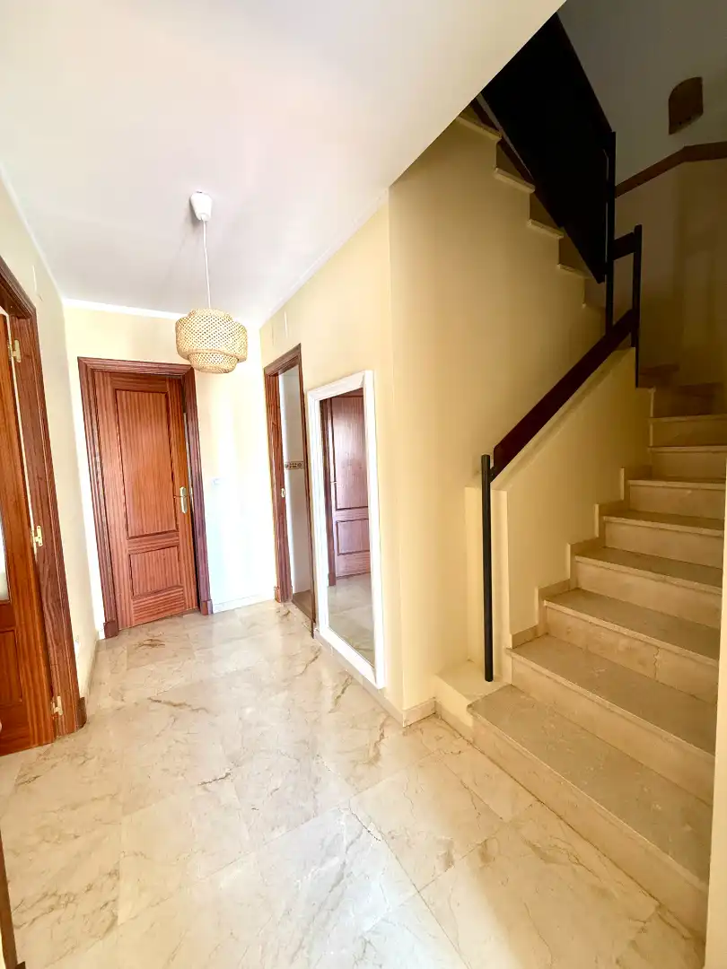 Casa adosada en venda en Espartinas amb Jardí privat, Terrassa i Piscina