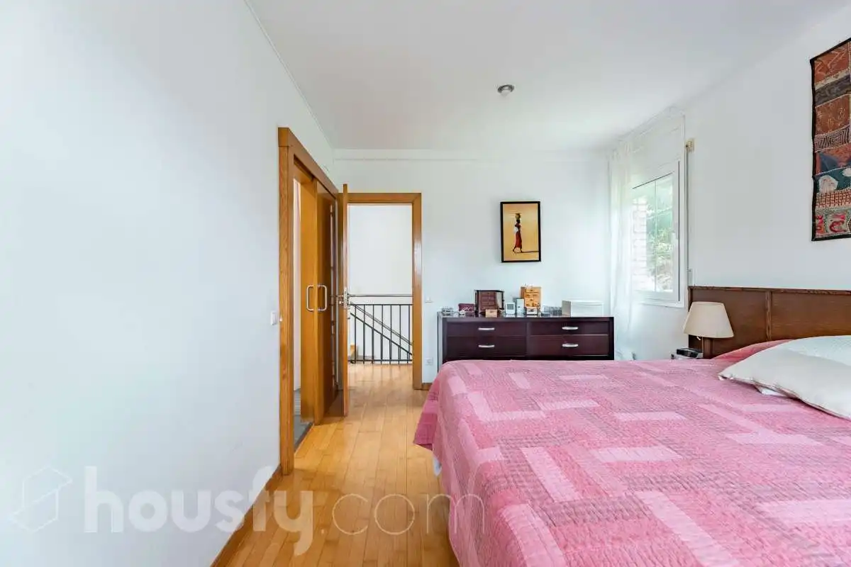 Dormitori de Casa o xalet en venda en Sant Cugat del Vallès amb Aire condicionat, Calefacció i Jardí privat