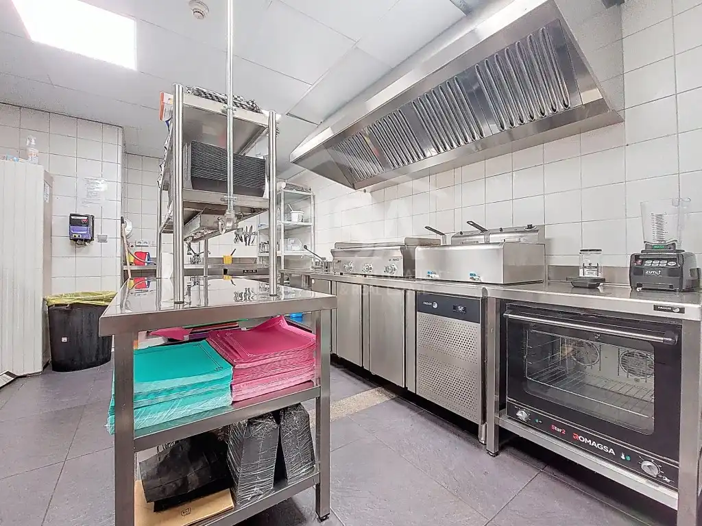 Locale commerciale in affitto a Carrer Isabelle Sandy, 2-4 2-4, imagen 10