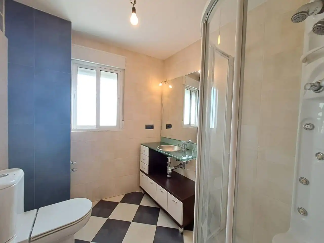 Bany de Casa o xalet en venda en Burgos amb Calefacció, Jardí privat i Parquet