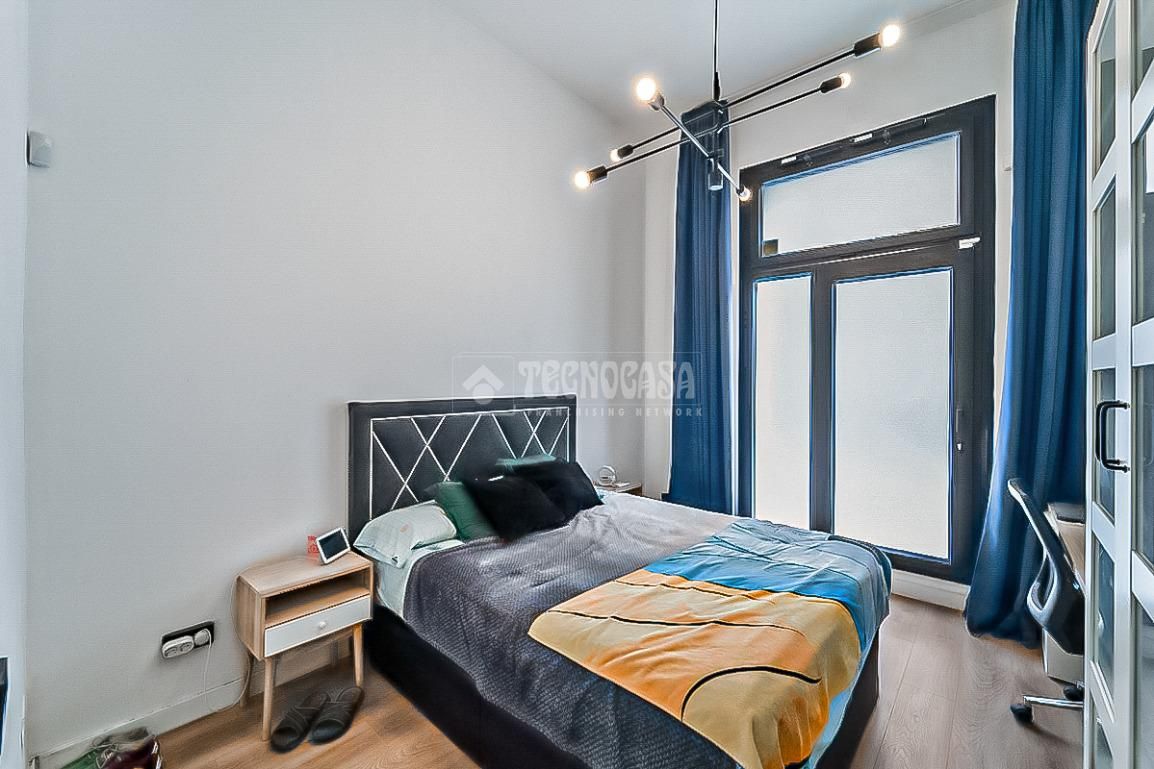 Bedroom of Flat for sale in  Madrid Capital  with Air Conditioner