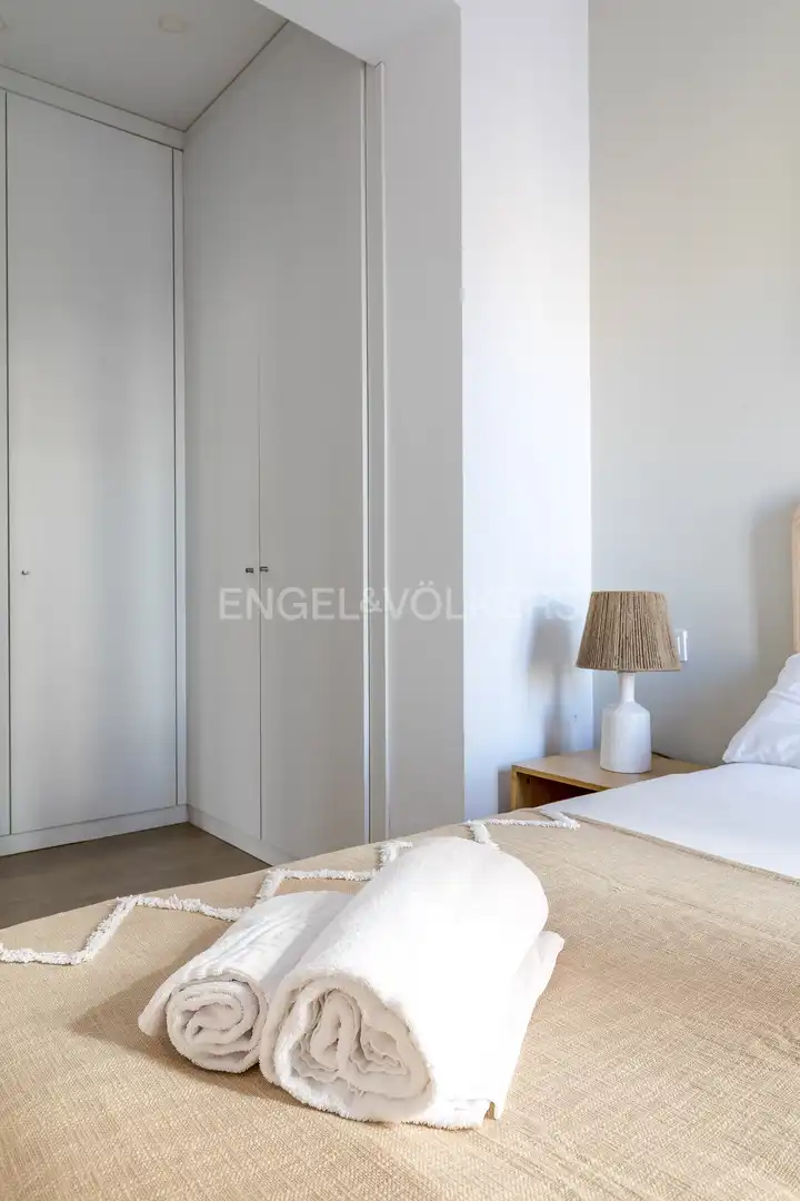 Dormitori de Apartament de lloguer en Madrid amb Aire condicionat, Calefacció i Moblat