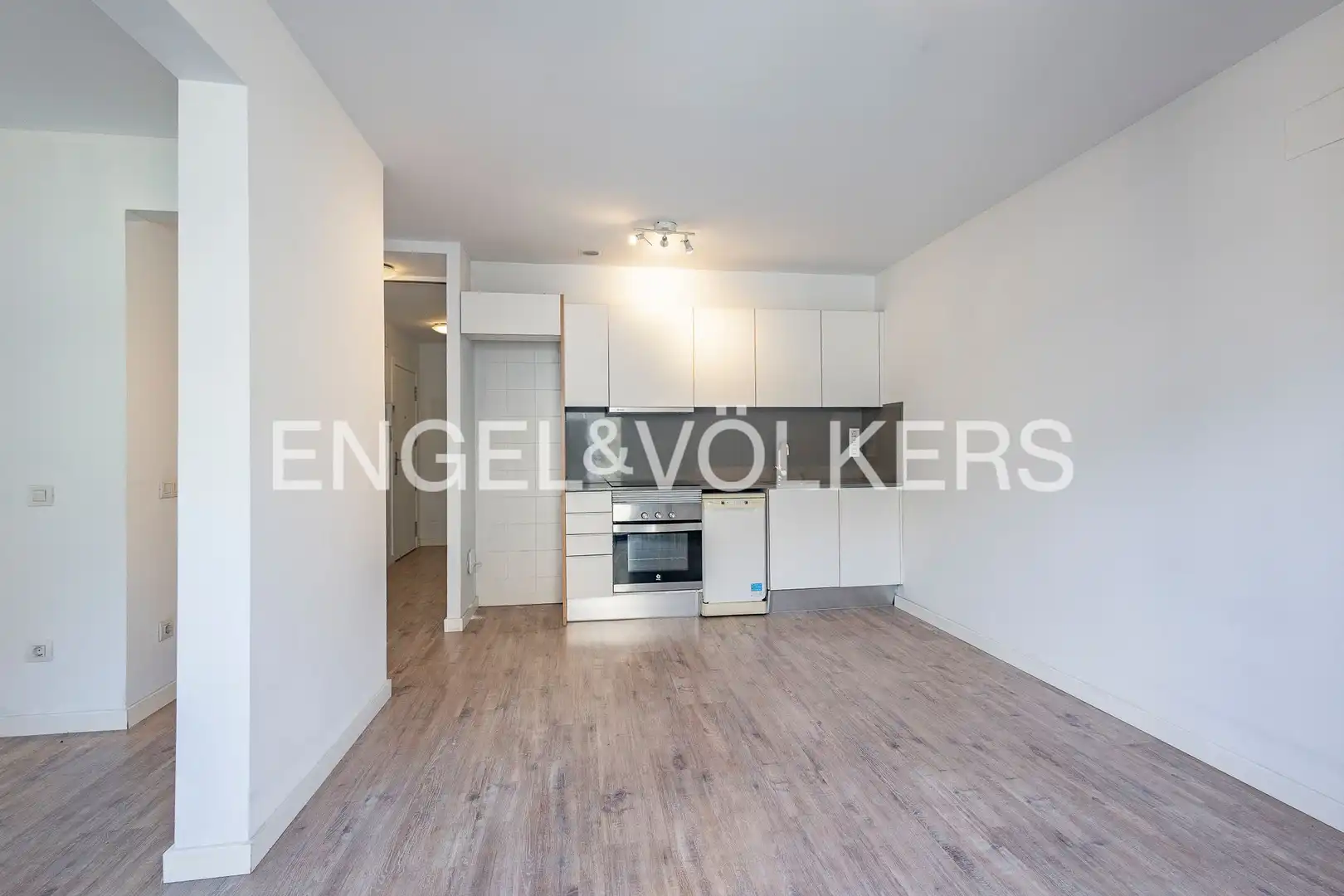 Piso en venta en Barcelona con Calefacción, Terraza y Balcón