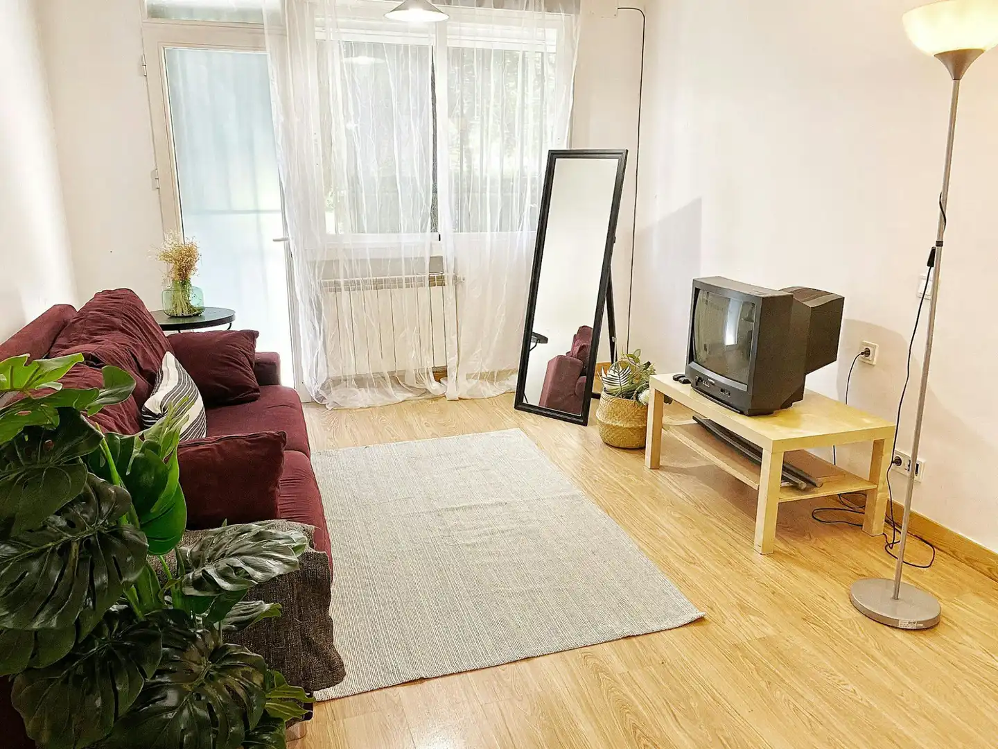 Sala d'estar de Pis de lloguer en Madrid amb Moblat, Rentadora i TV