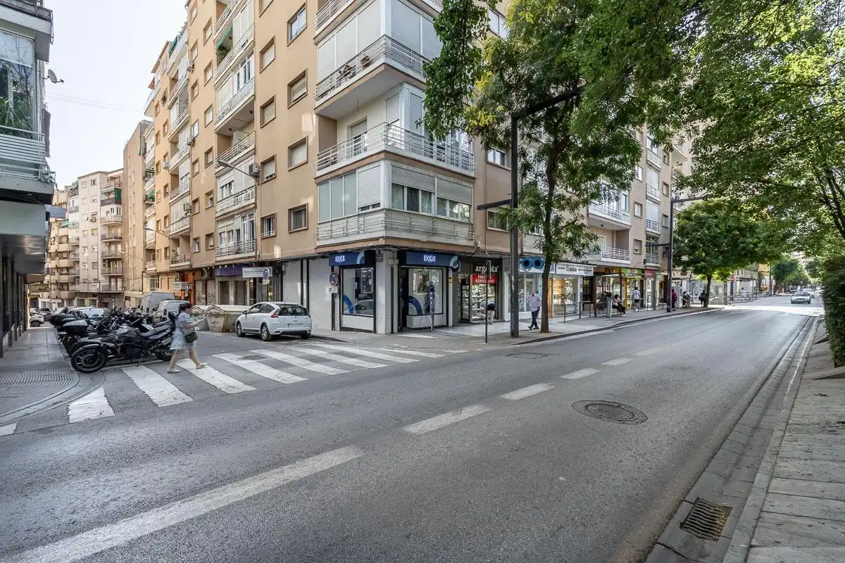 Vista exterior de Local de alquiler en Granada con Aire acondicionado