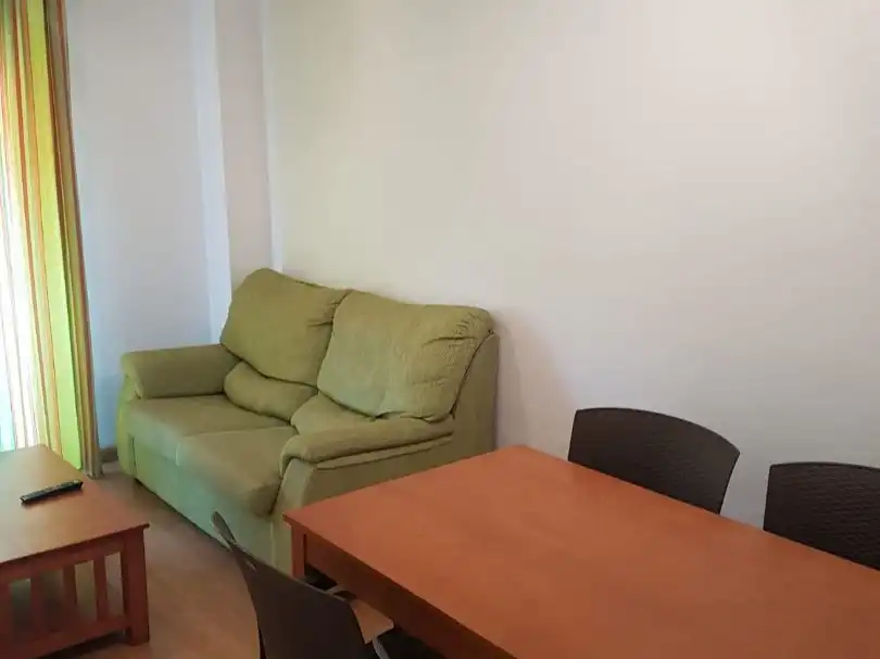 Sala d'estar de Pis de lloguer en El Puerto de Santa María amb Aire condicionat, Calefacció i Parquet