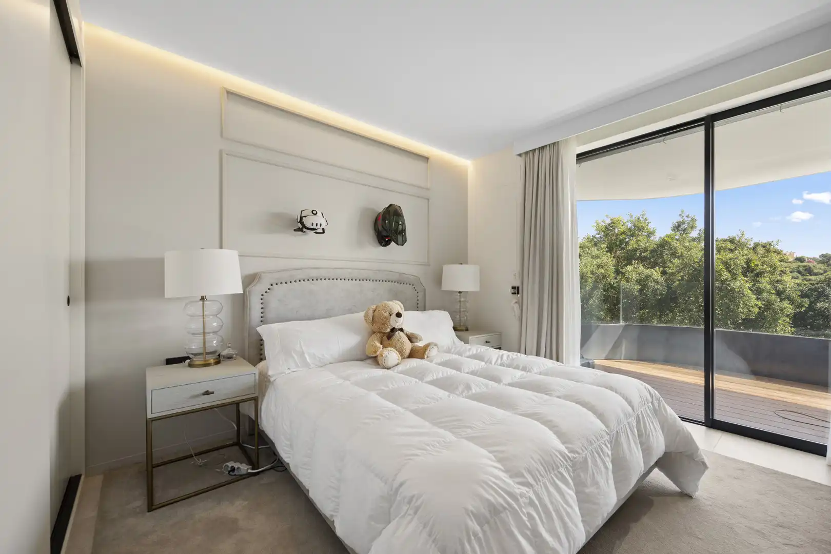 Schlafzimmer von Wohnungen zum Verkauf in Sotogrande mit Klimaanlage, Terrasse und Abstellraum