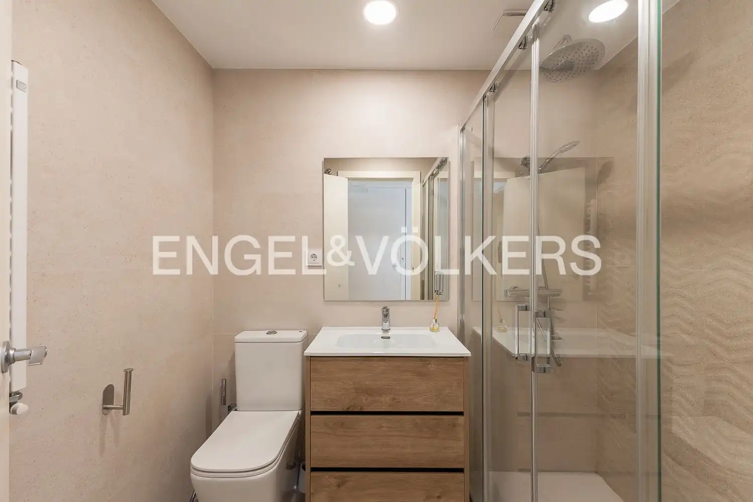 Baño de Casa o chalet de alquiler en Rocafort con Aire acondicionado, Calefacción y Jardín privado