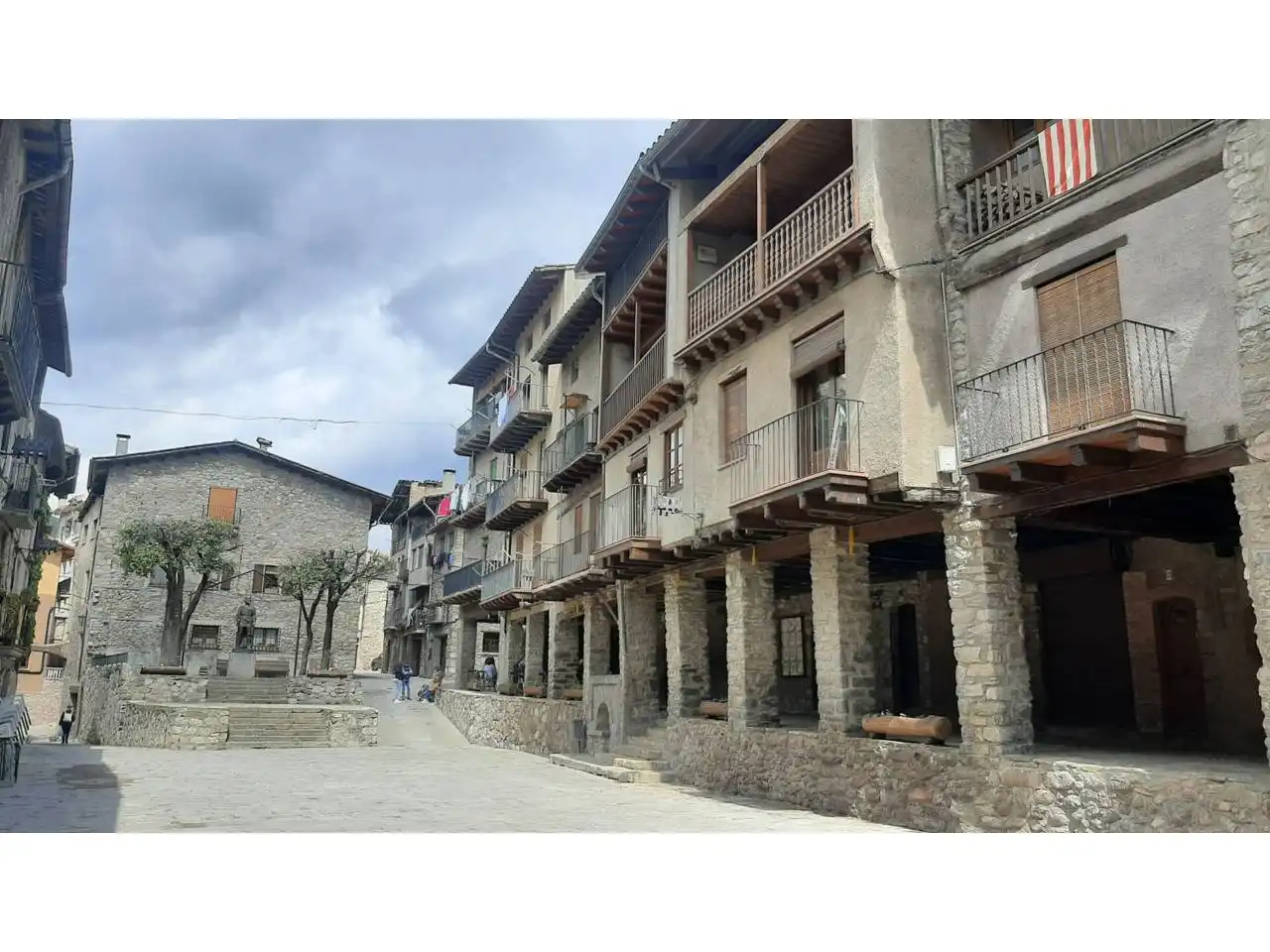 Vista exterior de Dúplex en venta en Bagà con Balcón