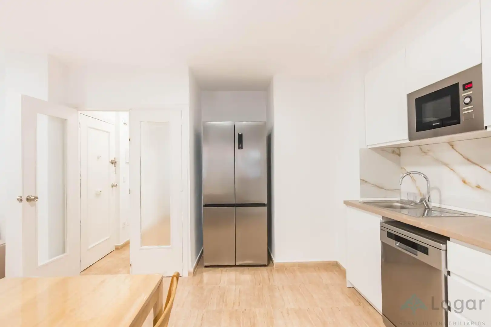 Kitchen of Flat for share in Norte