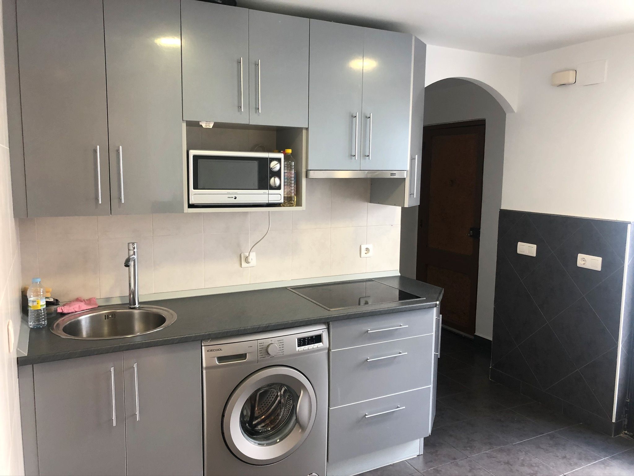 Pis per a compartir a Calle Alonso de Ojeda, Salesas