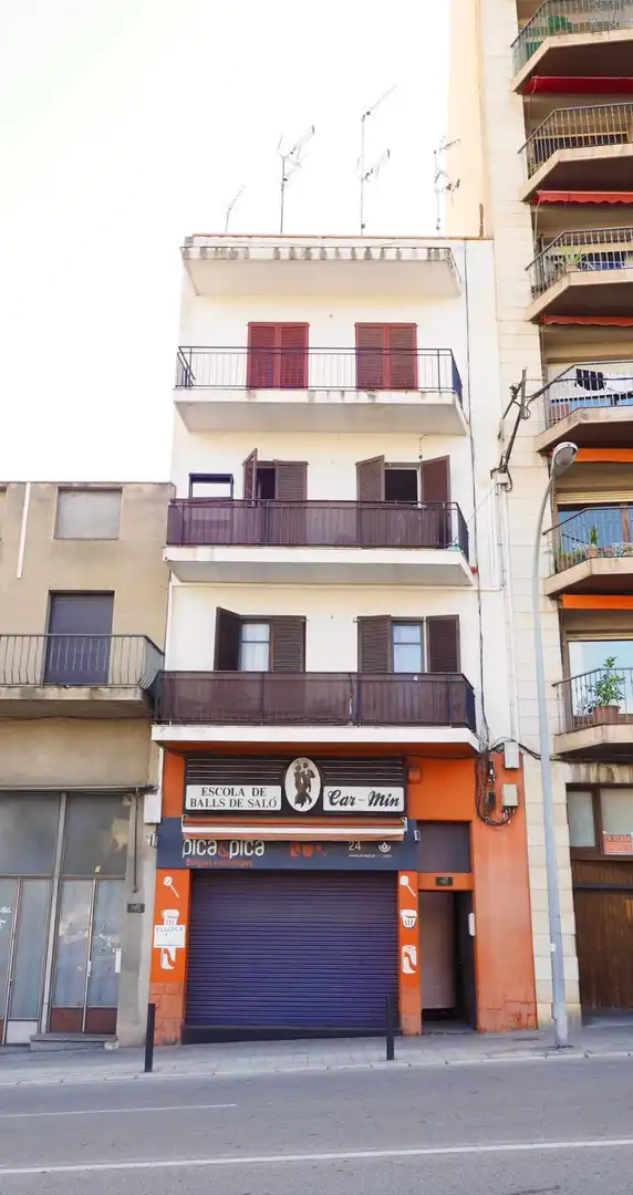Außenansicht von Gebäude zum Verkauf in Figueres