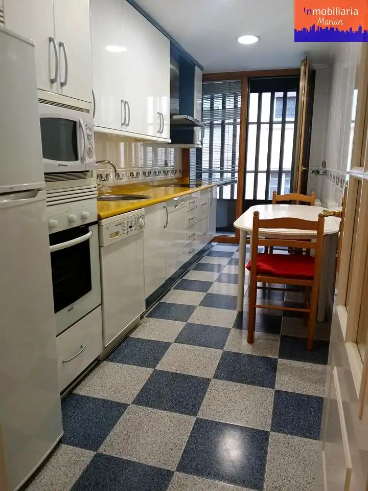 Kitchen of Flat for sale in Aranda de Duero  with Terrace and Storage room