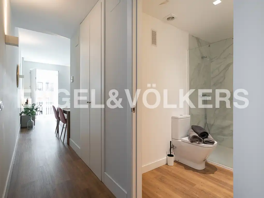Flat for sale in Valencia  with Air Conditioner, Heating and Storage room