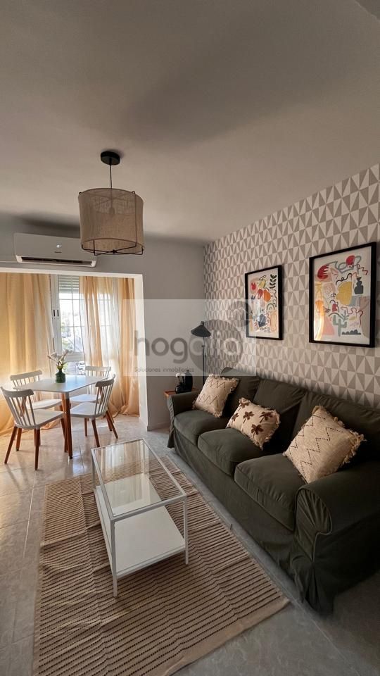 Sala d'estar de Pis de lloguer en  Sevilla Capital amb Aire condicionat i Moblat
