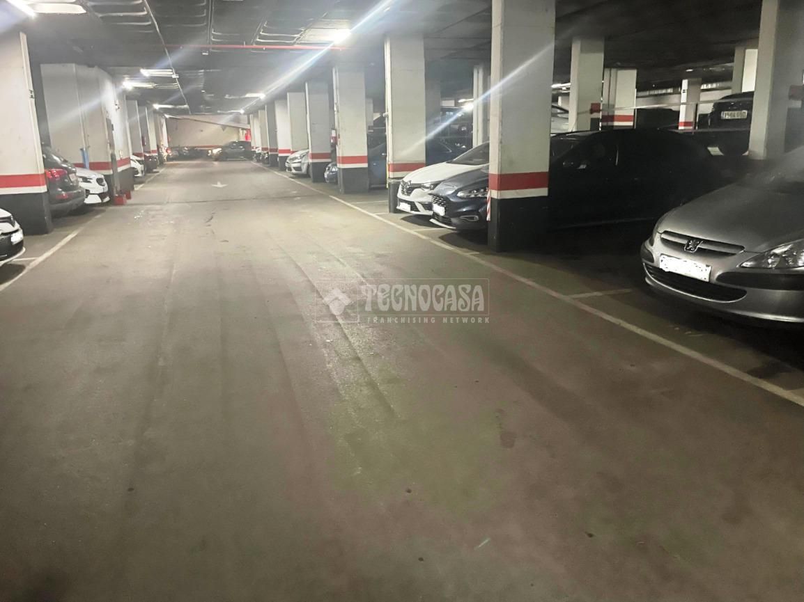 Garatge de lloguer a Pradolongo, Usera