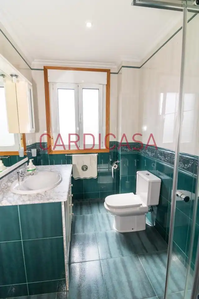 Baño de Casa o chalet en venta en Vigo  con Calefacción, Jardín privado y Parquet