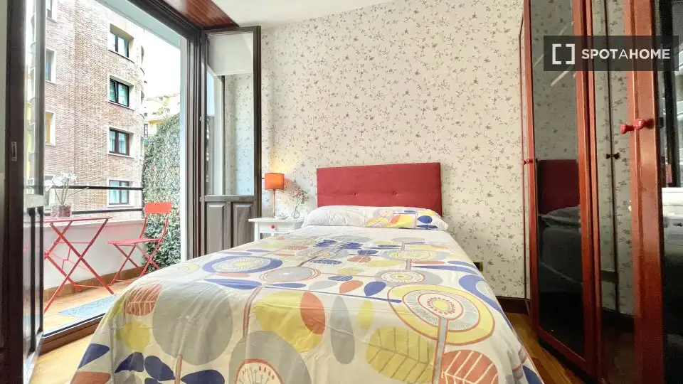 Room in Abandoibarra - Guggenheim