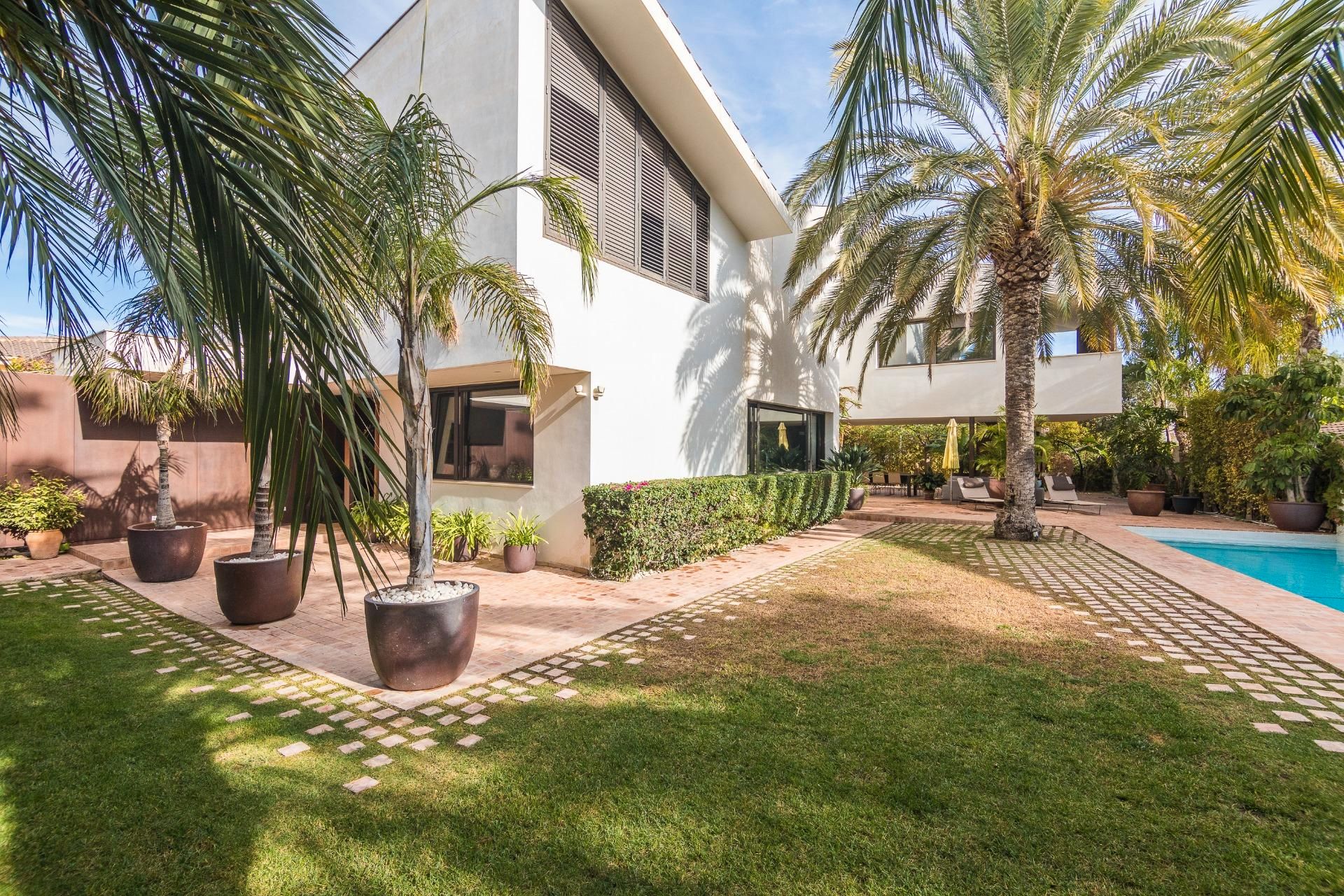 Vista exterior de Casa o xalet en venda en Elche / Elx amb Aire condicionat, Calefacció i Jardí privat