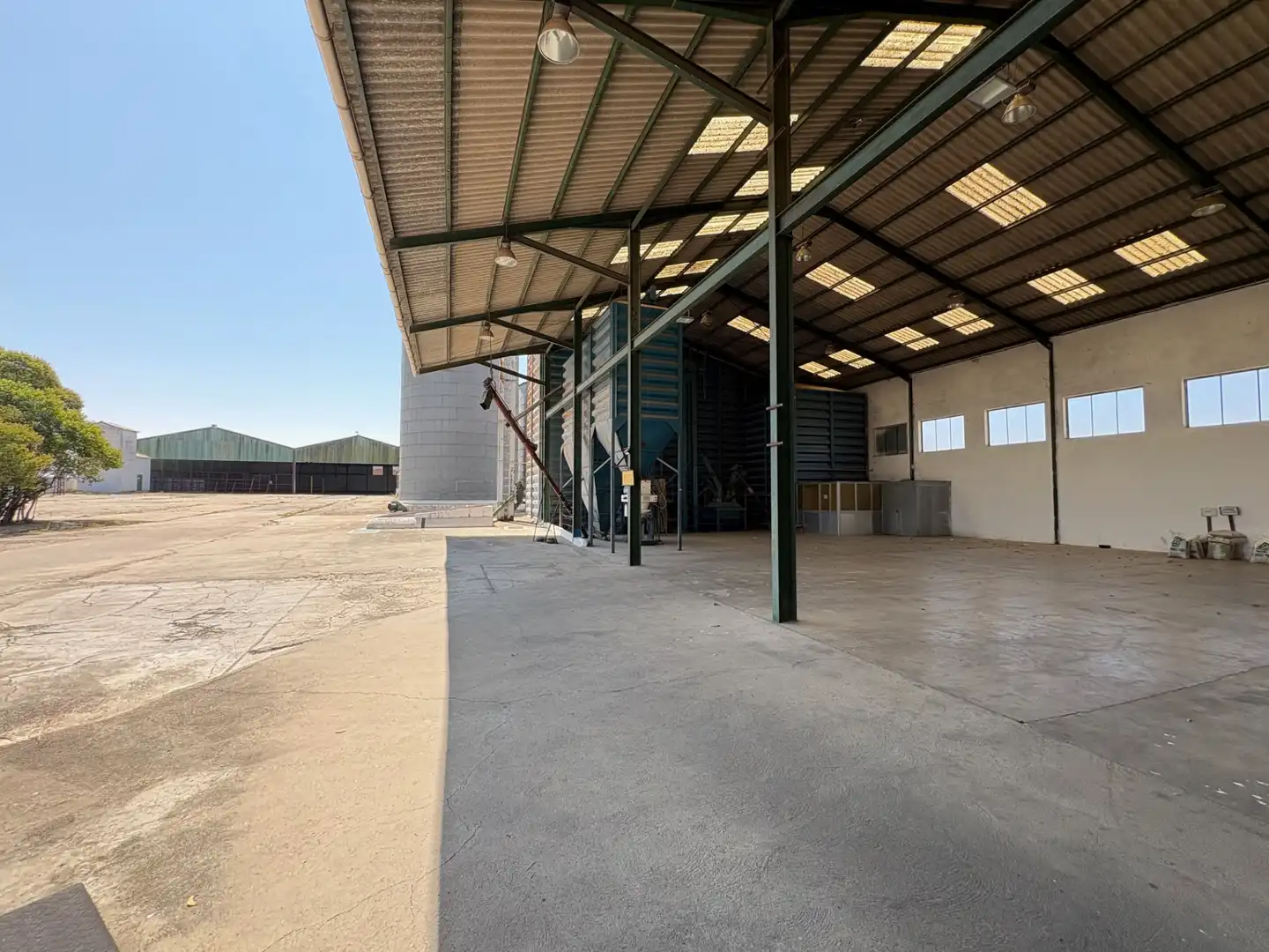 Vista exterior de Nave industrial en venta en Mérida con Calefacción