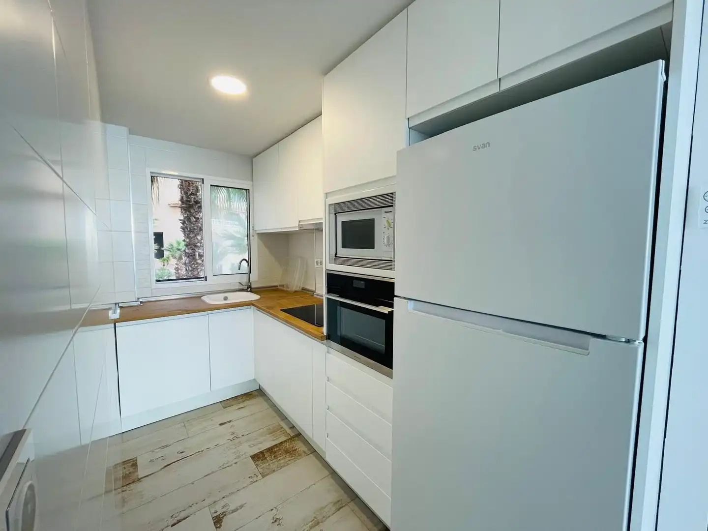 Cuina de Apartament de lloguer en Torrevieja amb Calefacció, Terrassa i Piscina
