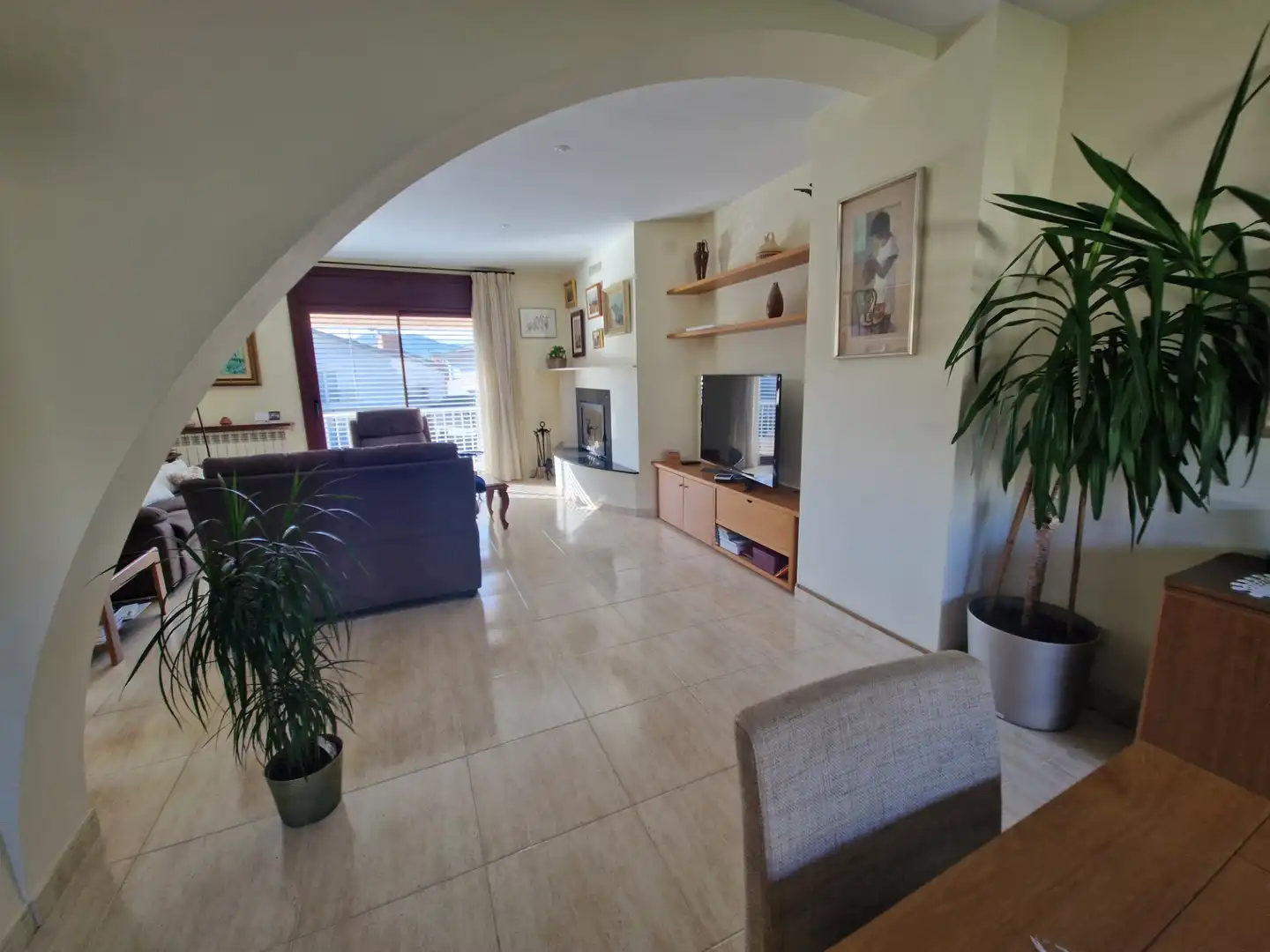 Sala de estar de Casa adosada en venta en Olot con Aire acondicionado, Calefacción y Jardín privado