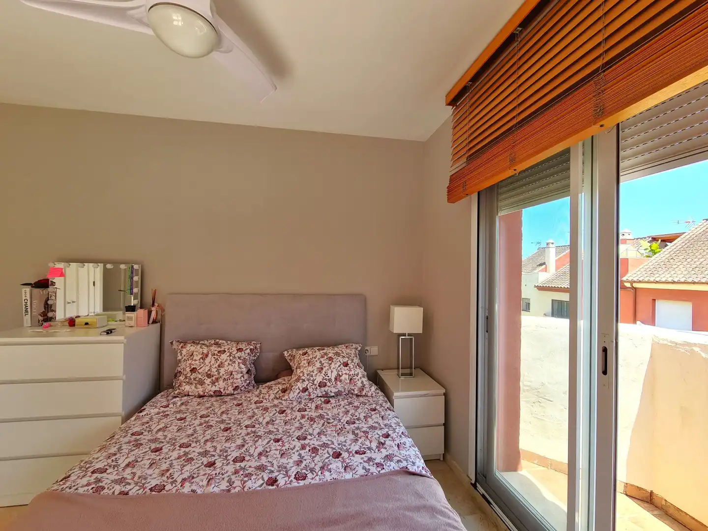 Bedroom of Detached homes for sale in Estepona  with Air Conditioner, Private garden and Terrace