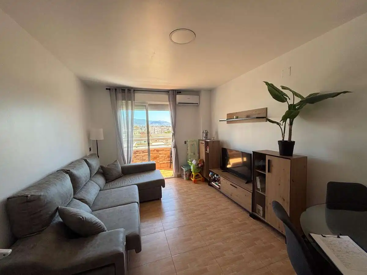 Sala de estar de Piso en venta en Vícar con Aire acondicionado, Terraza y Amueblado