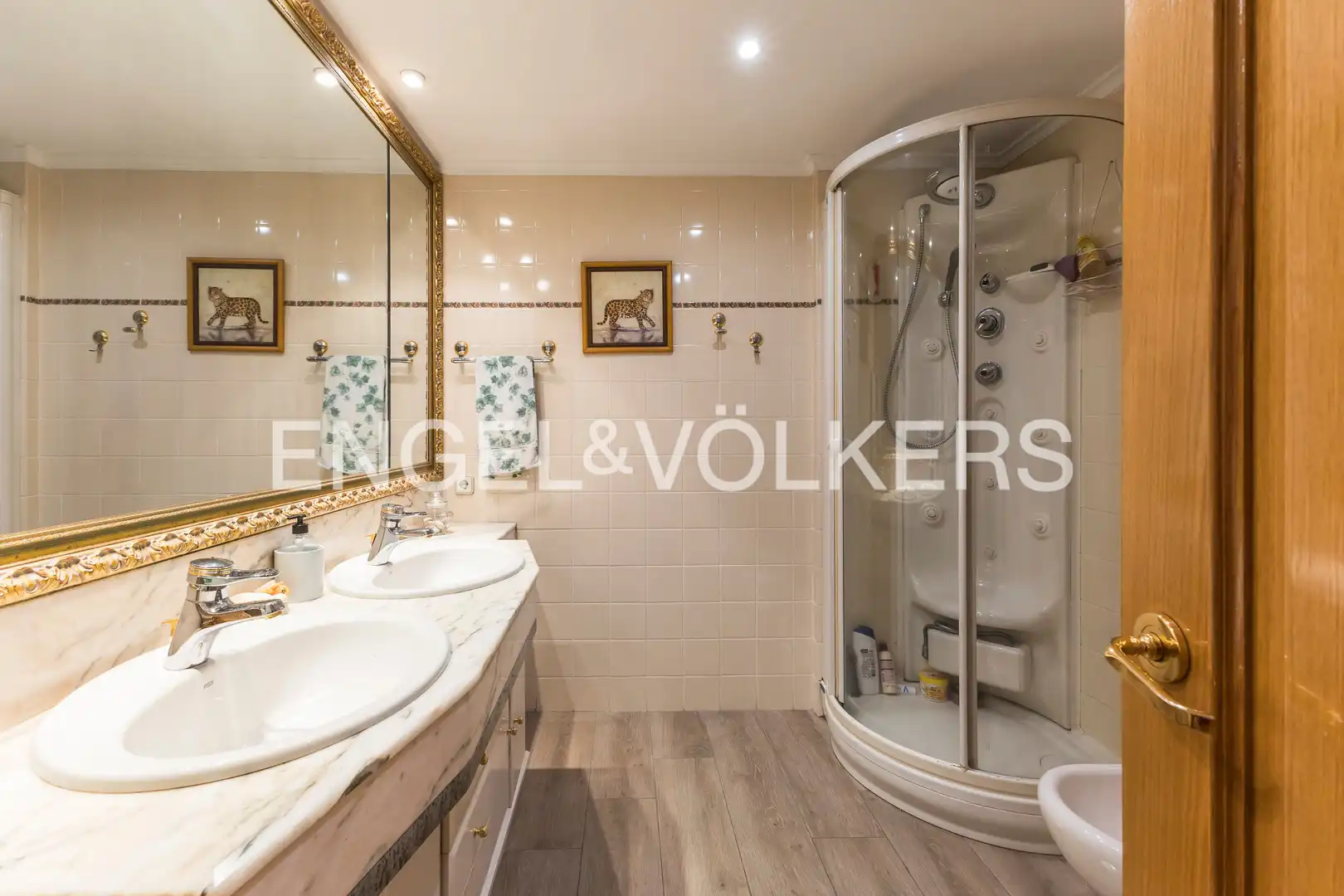 Baño de Piso en venta en Madrid con Aire acondicionado, Calefacción y Parquet
