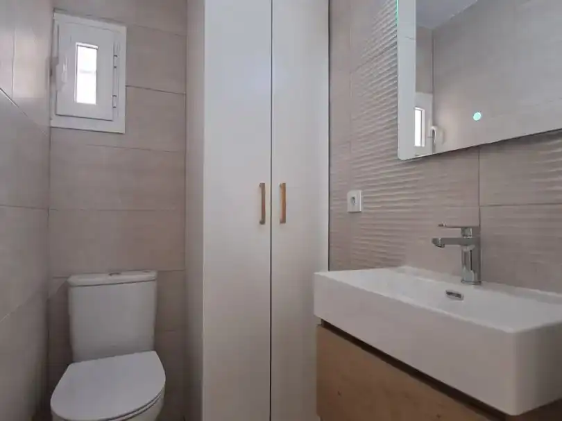 Baño de Piso de alquiler en Sevilla con Aire acondicionado, Parquet y Amueblado