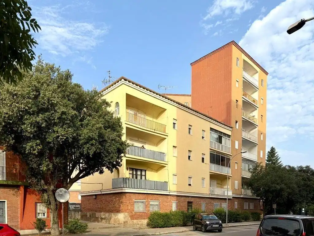 Exterior view of Flat for sale in Figueres  with Air Conditioner, Terrace and Balcony