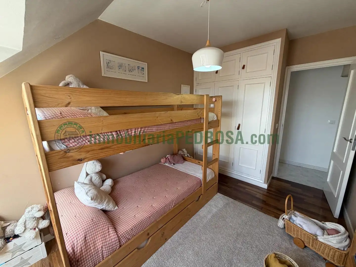 Habitación de Ático en venta en Pontevedra Capital  con Calefacción y Terraza