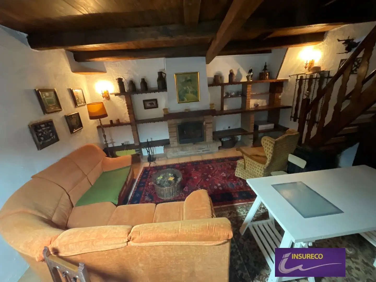 Sala d'estar de Casa o xalet en venda en Bustillo del Páramo amb Calefacció i Moblat