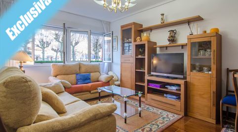 Foto 2 de Piso en venta en Travesía Los Derechos Humanos, 13, Carlos V, Laredo