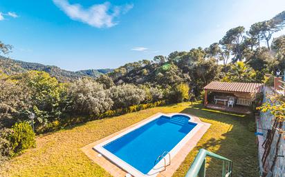 Piscina de Casa o xalet en venda en Sant Cebrià de Vallalta amb Jardí privat, Terrassa i Piscina