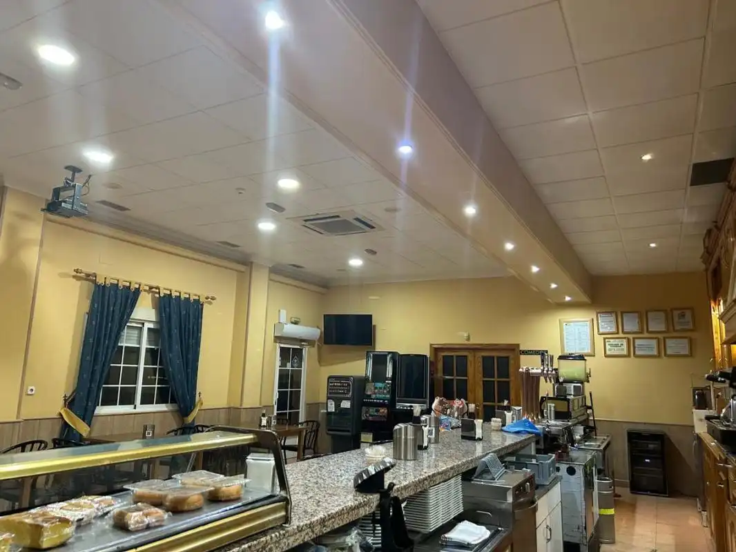 Local en venta en Navalvillar de Pela con Aire acondicionado y Calefacción