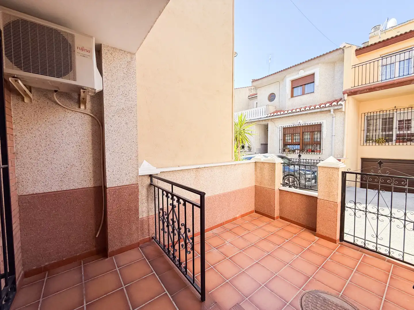 Terrasse von Einfamilien-Reihenhaus zum Verkauf in Baza mit Klimaanlage, Heizung und Terrasse