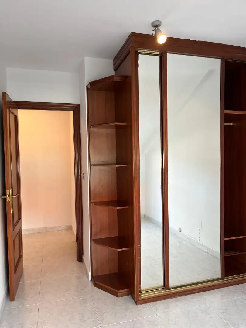 Schlafzimmer von Dachboden zum Verkauf in Porto do Son mit Terrasse und Abstellraum