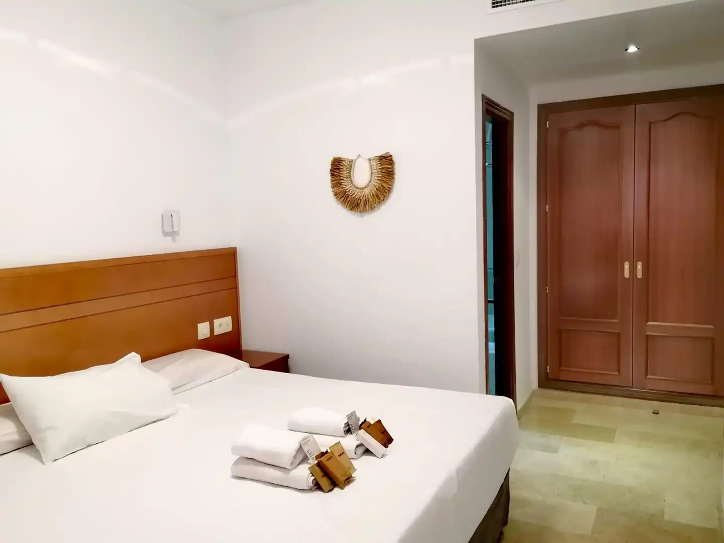 Schlafzimmer von Wohnung zum Verkauf in Manilva mit Klimaanlage, Terrasse und Möbliert