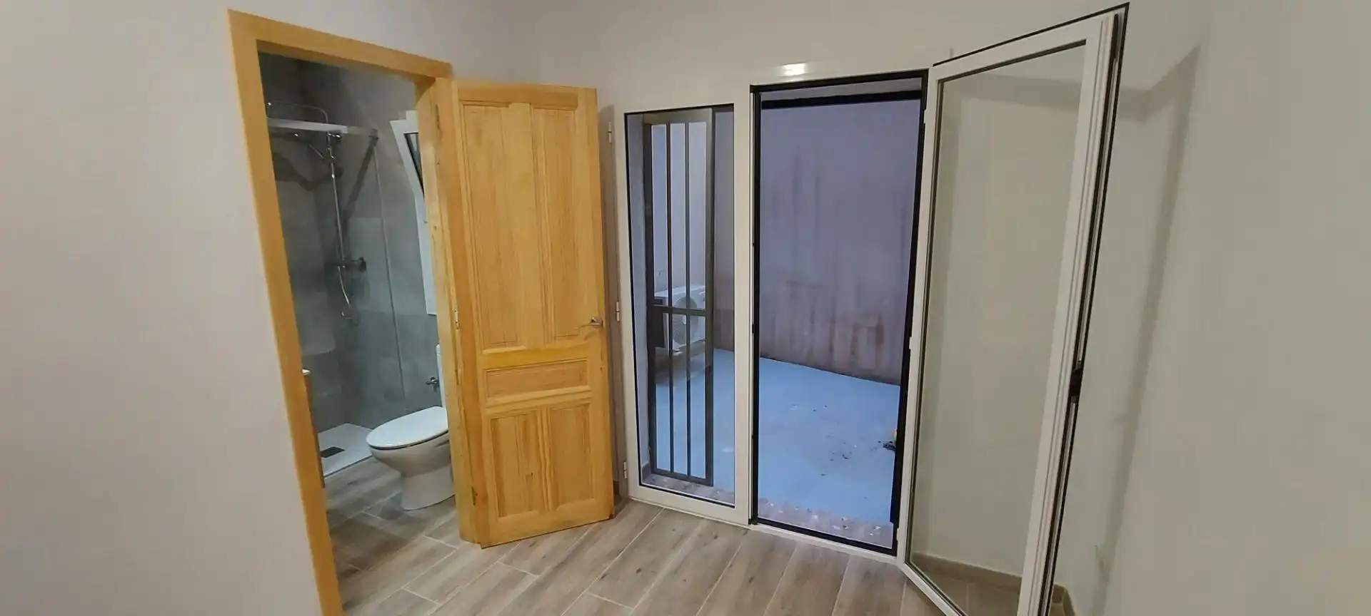 Baño de Planta baja de alquiler en Barcelona con Aire acondicionado, Calefacción y Amueblado