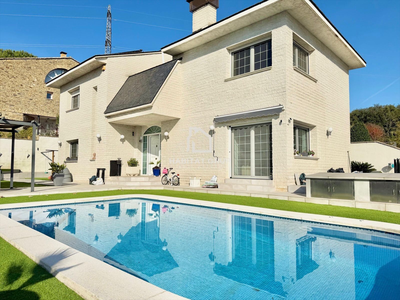 Exterior view of House or chalet for sale in Girona Capital  with Air Conditioner, Heating and Private garden